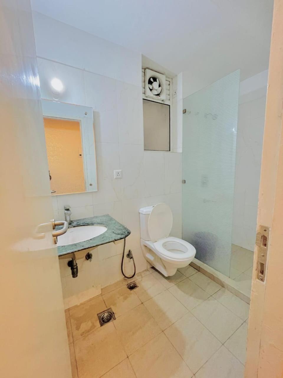 Dolphin Inn & Suites Manhattan Lucknow Esterno foto