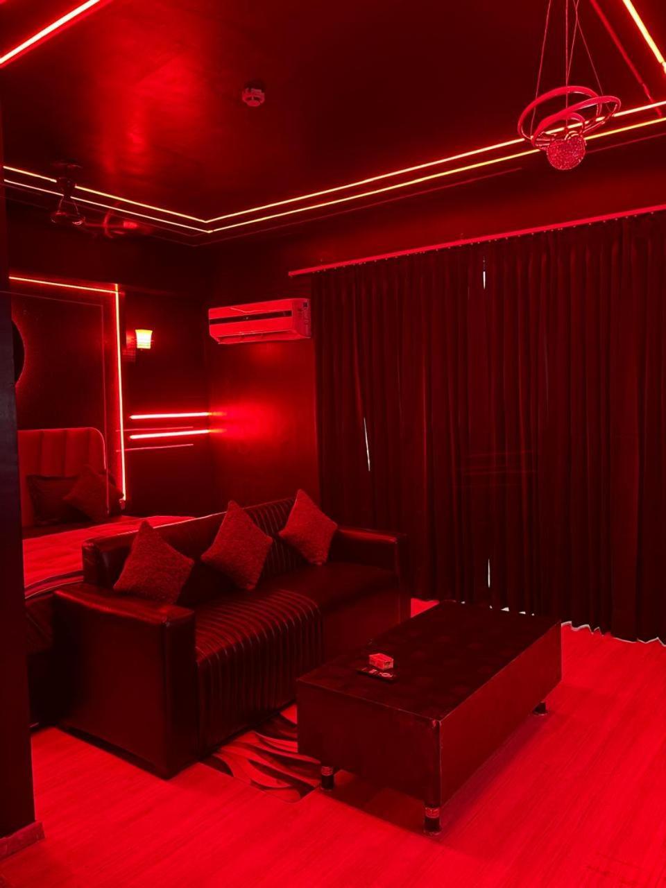 Dolphin Inn & Suites Manhattan Lucknow Esterno foto