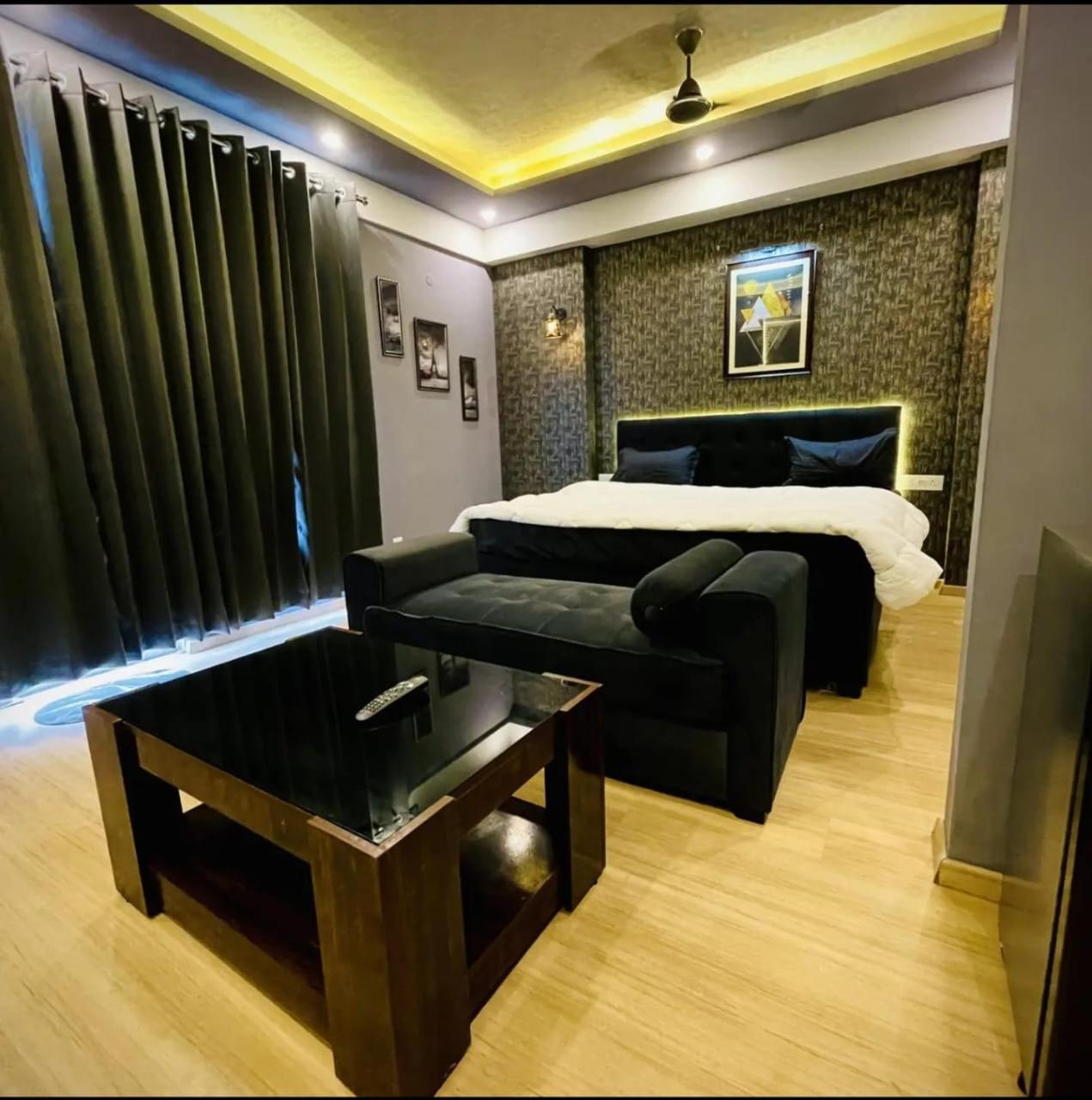 Dolphin Inn & Suites Manhattan Lucknow Esterno foto