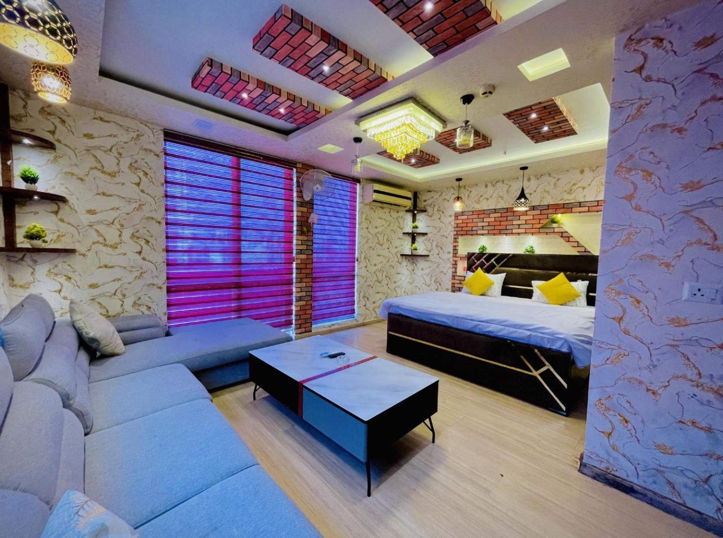 Dolphin Inn & Suites Manhattan Lucknow Esterno foto