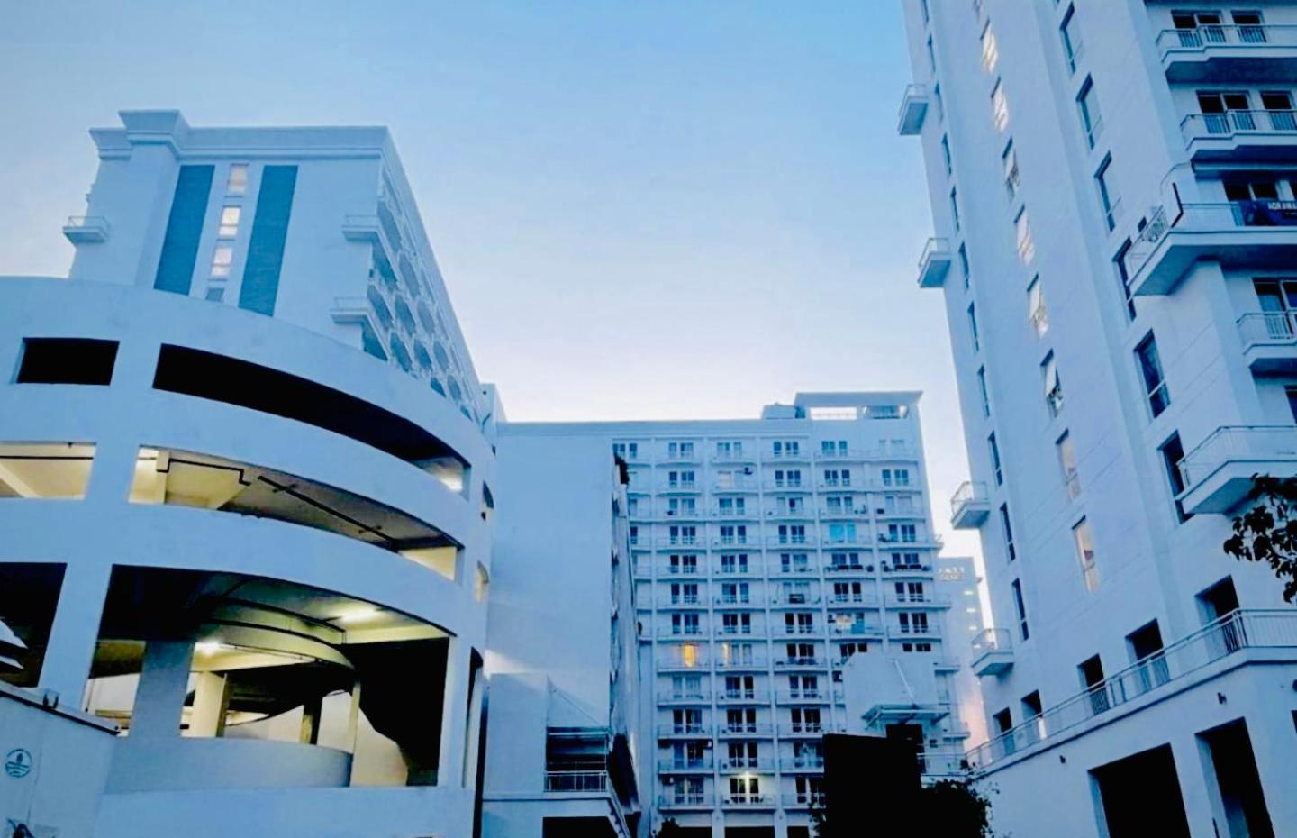 Dolphin Inn & Suites Manhattan Lucknow Esterno foto