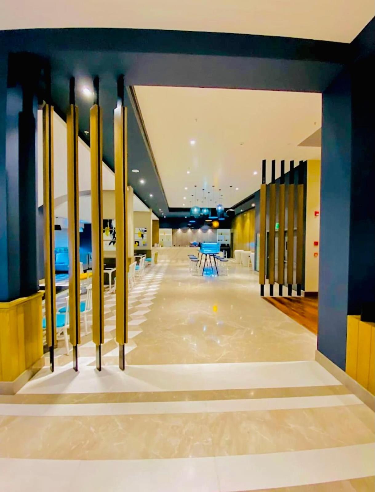 Dolphin Inn & Suites Manhattan Lucknow Esterno foto